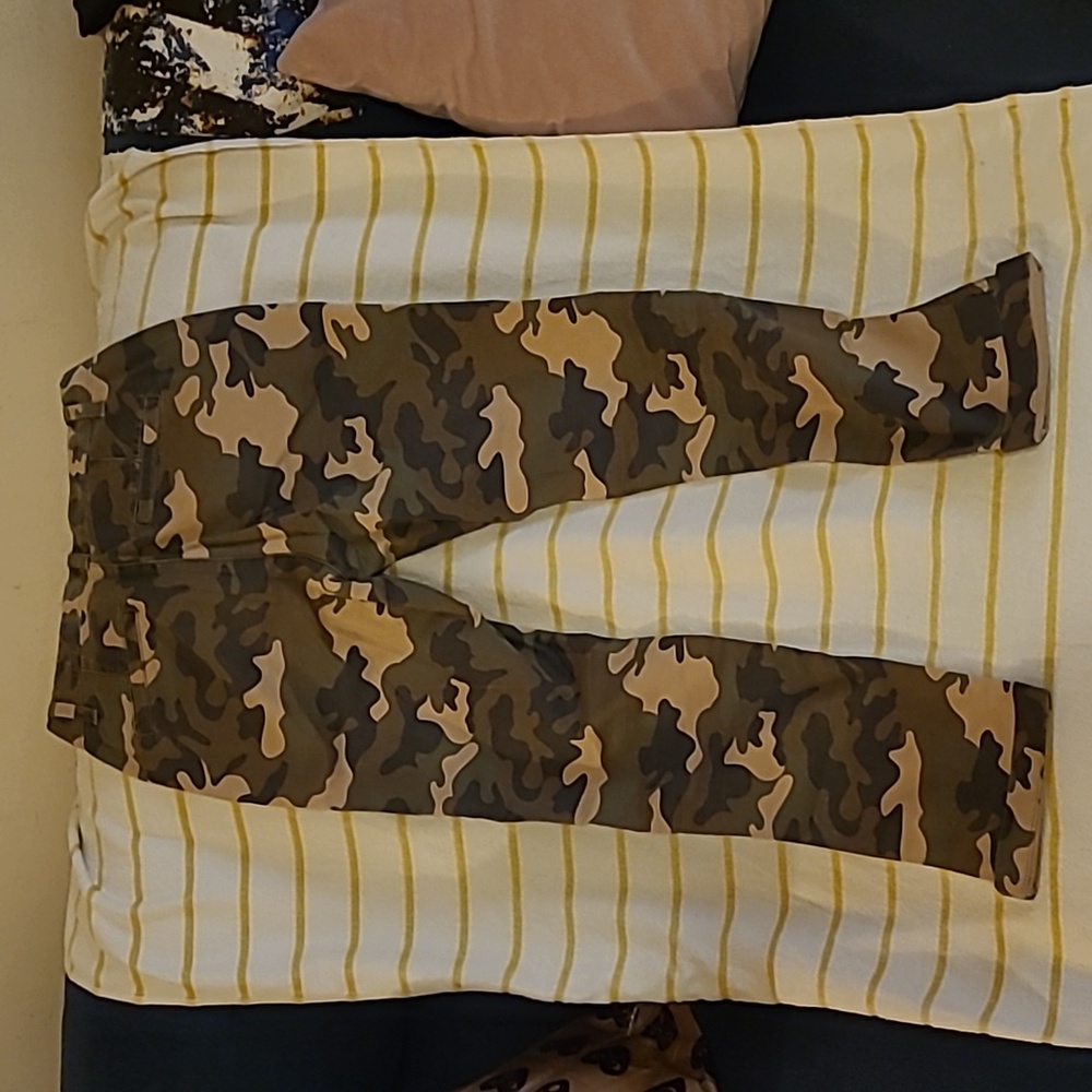 Ladies pants đ - Picture 2 of 6